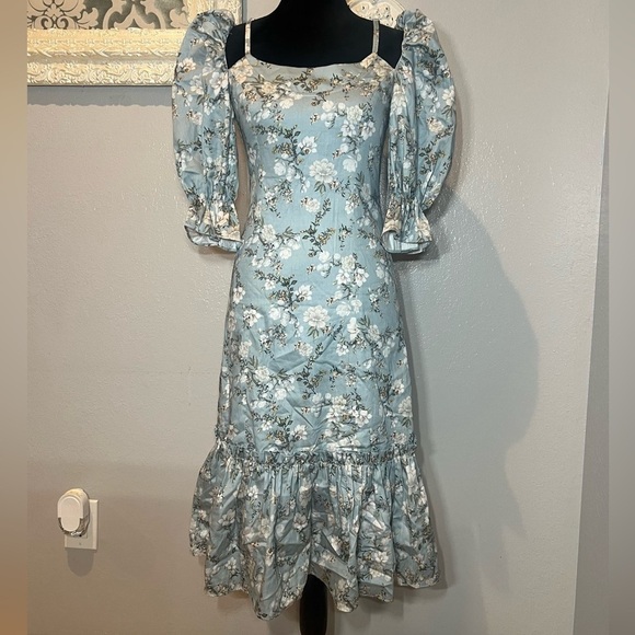 reveux Dresses & Skirts - Reveux Floral Blue Puff Sleeve Dress